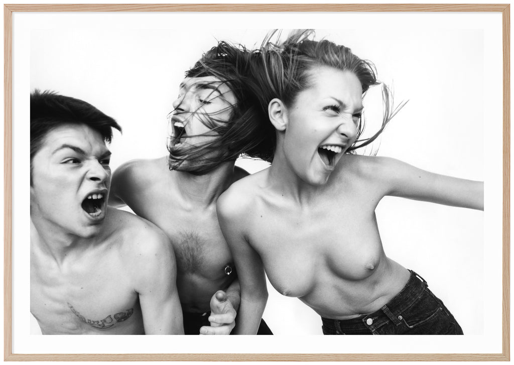 Black and white posters of woman and two men in topless. Screaming and white background. Horizontal format. Oak frame. 