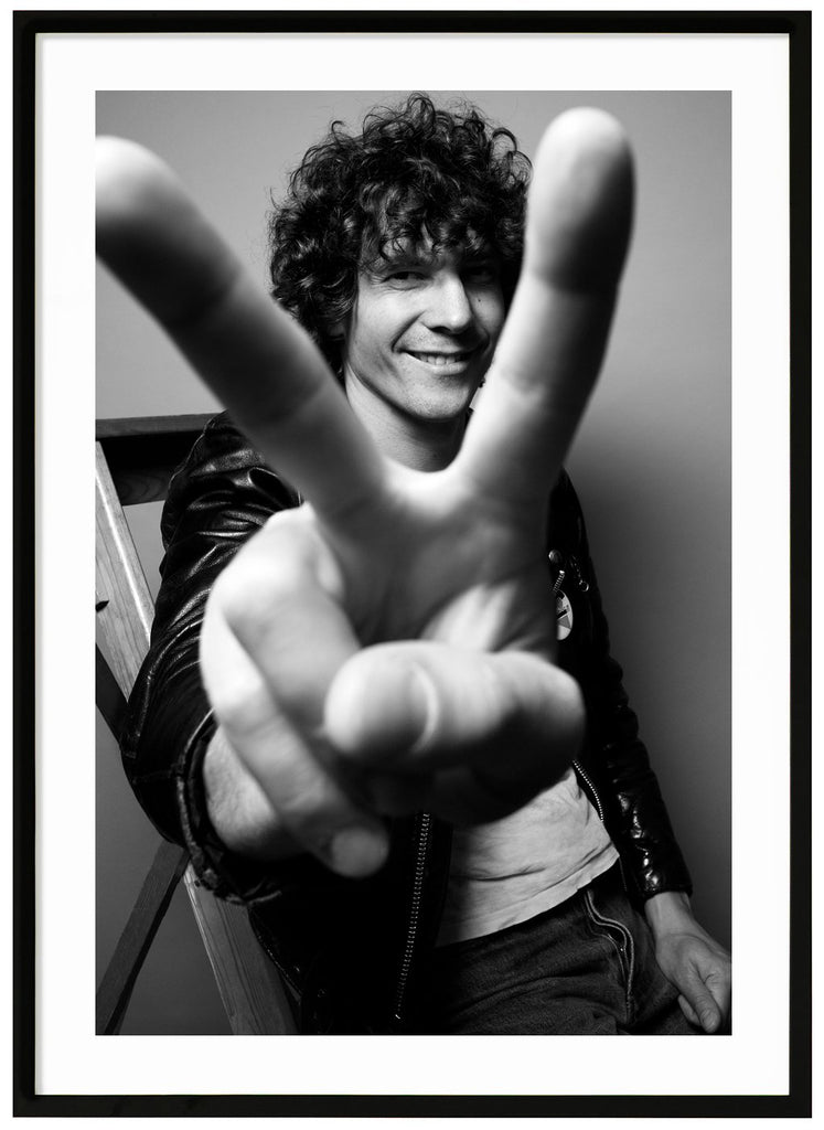 We see our Håkan holding up a peace sign with his fingers in front of the camera. Black frame. 